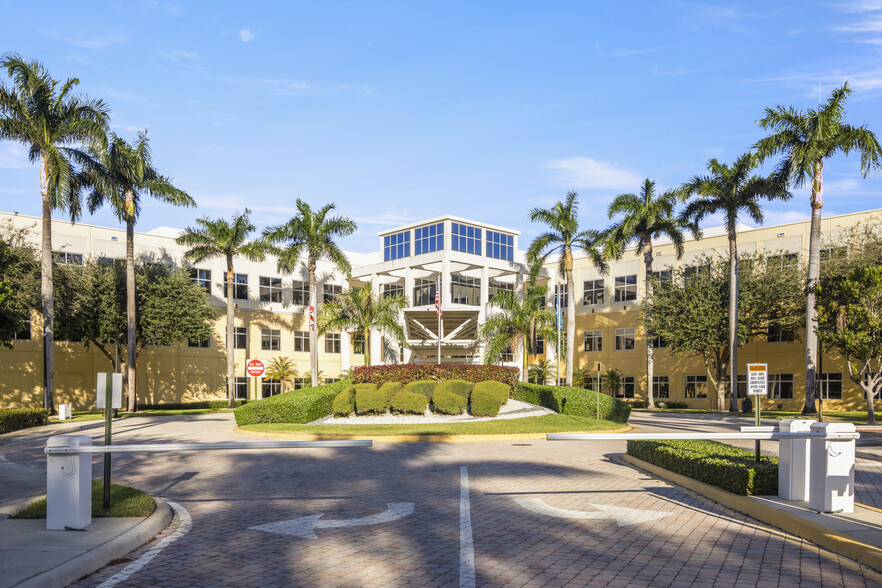 901 Peninsula Corporate Cir, Boca Raton, FL for lease - Building Photo - Image 1 of 19