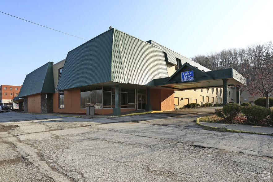 2480024900 Euclid Ave, Euclid, OH 44117