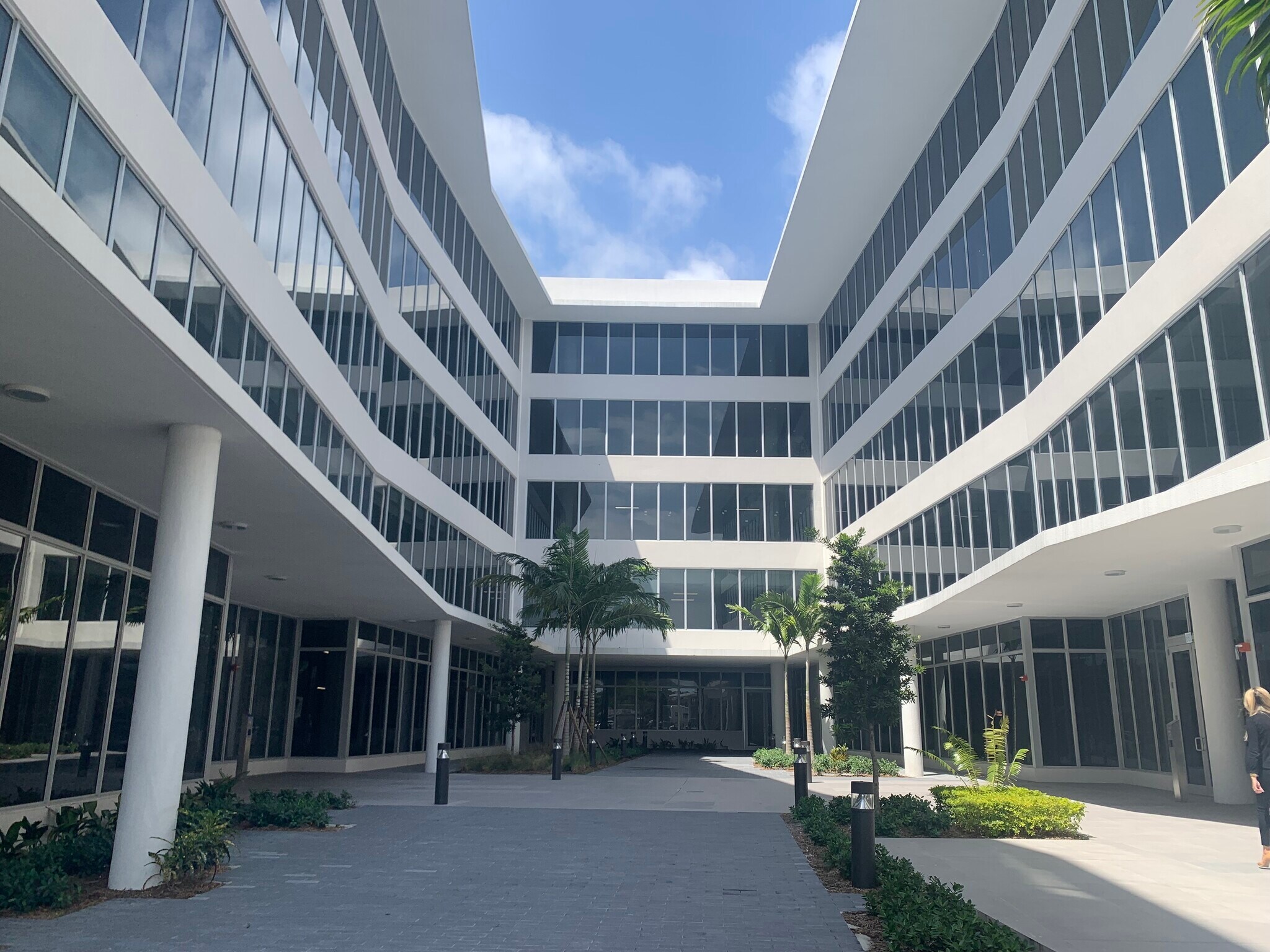 850 Le Jeune Rd, Miami, FL 33126 850 Le Jeune Bldg 1