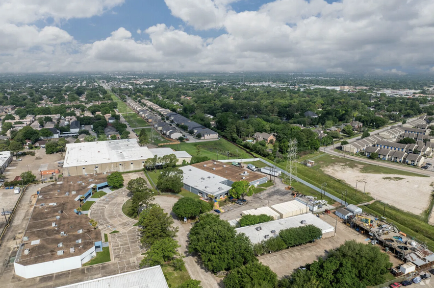 10860 Rockley Rd, Houston, TX for sale - Building Photo - Image 2 of 9