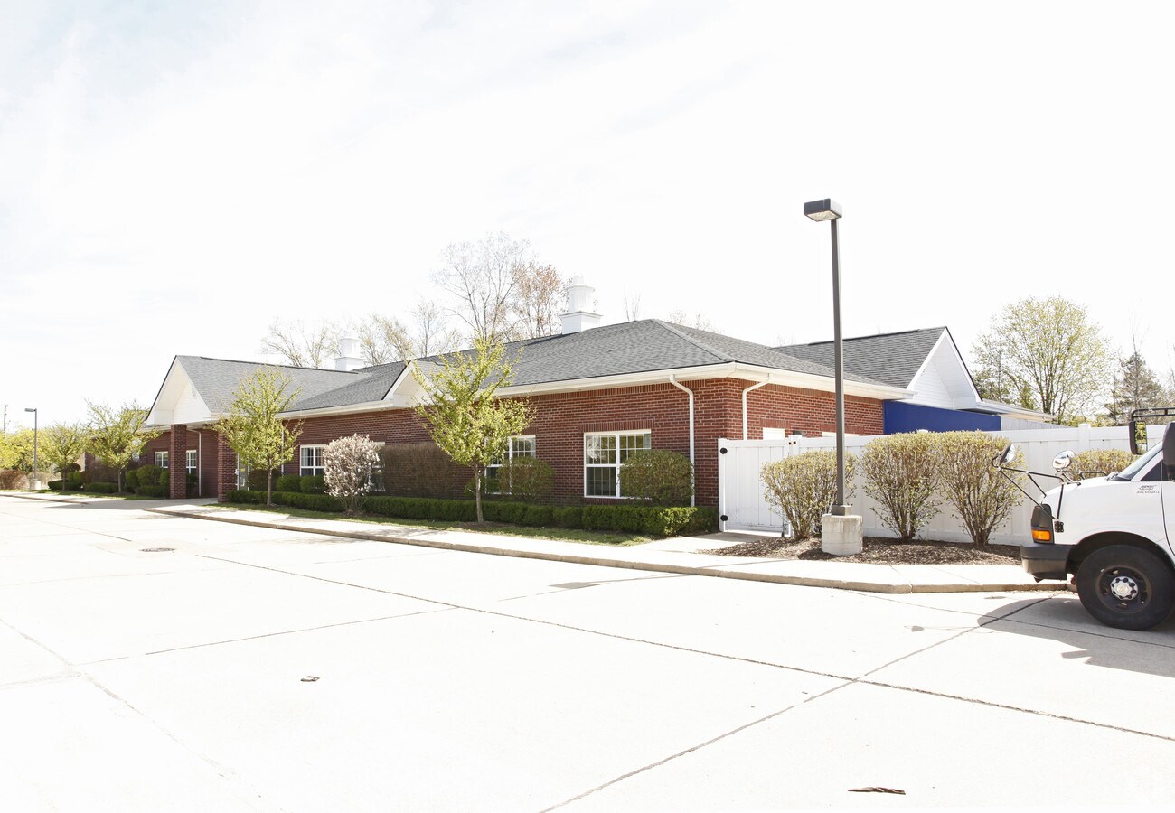 2914 S Canton Center Rd, Canton, MI 48188