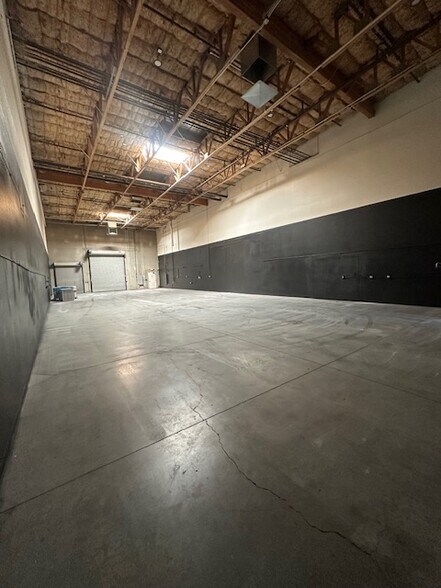 4200 W Russell Rd, Las Vegas, NV for lease - Building Photo - Image 2 of 8