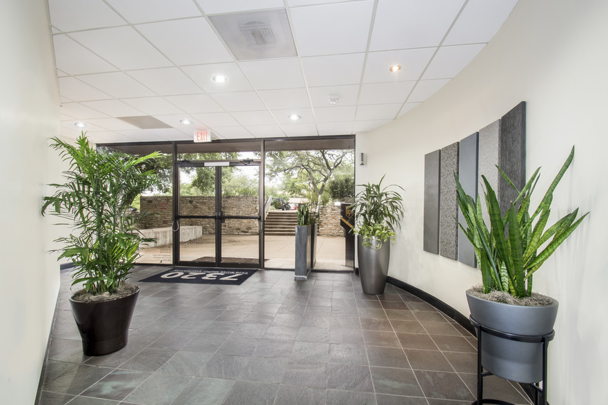 7320 MoPac Expy N, Austin, TX for lease - Lobby - Image 3 of 8