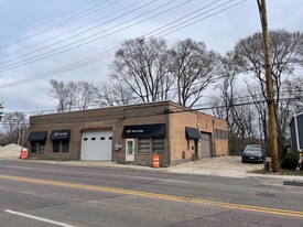 565 N State St, Elgin IL - Warehouse