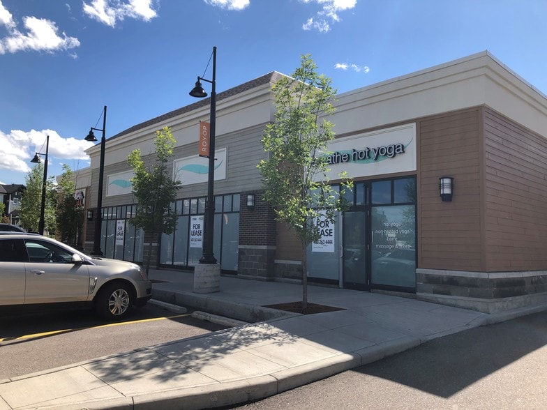 8 Nolan Hill Blvd NW, Calgary, AB T3R 0L6