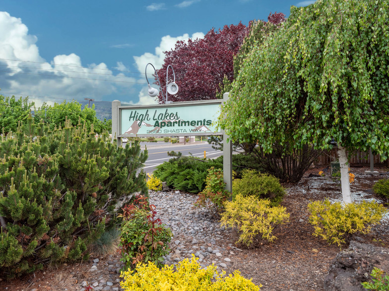 2660 Shasta Way, Klamath Falls, OR for sale - Building Photo - Image 1 of 1