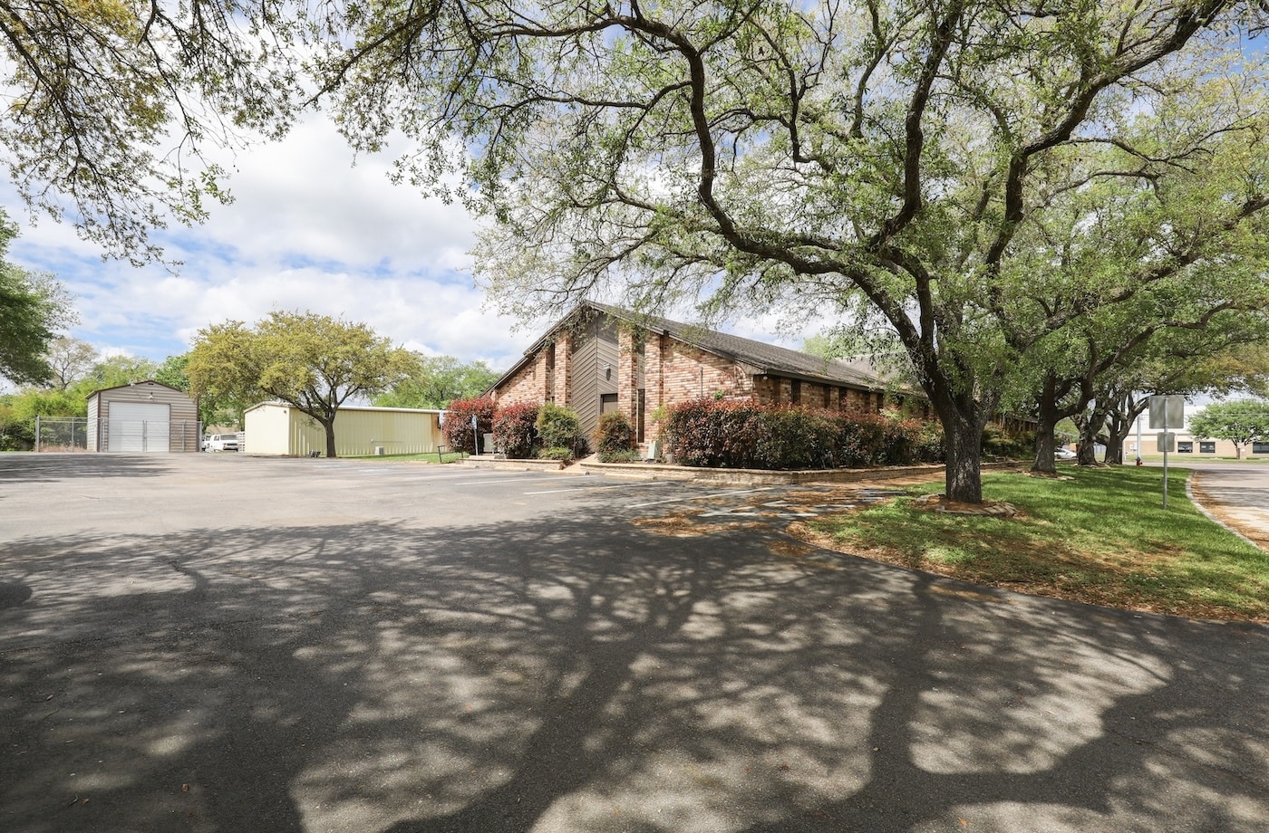 2095 W Main St, League City, TX for lease Building Photo- Image 1 of 8