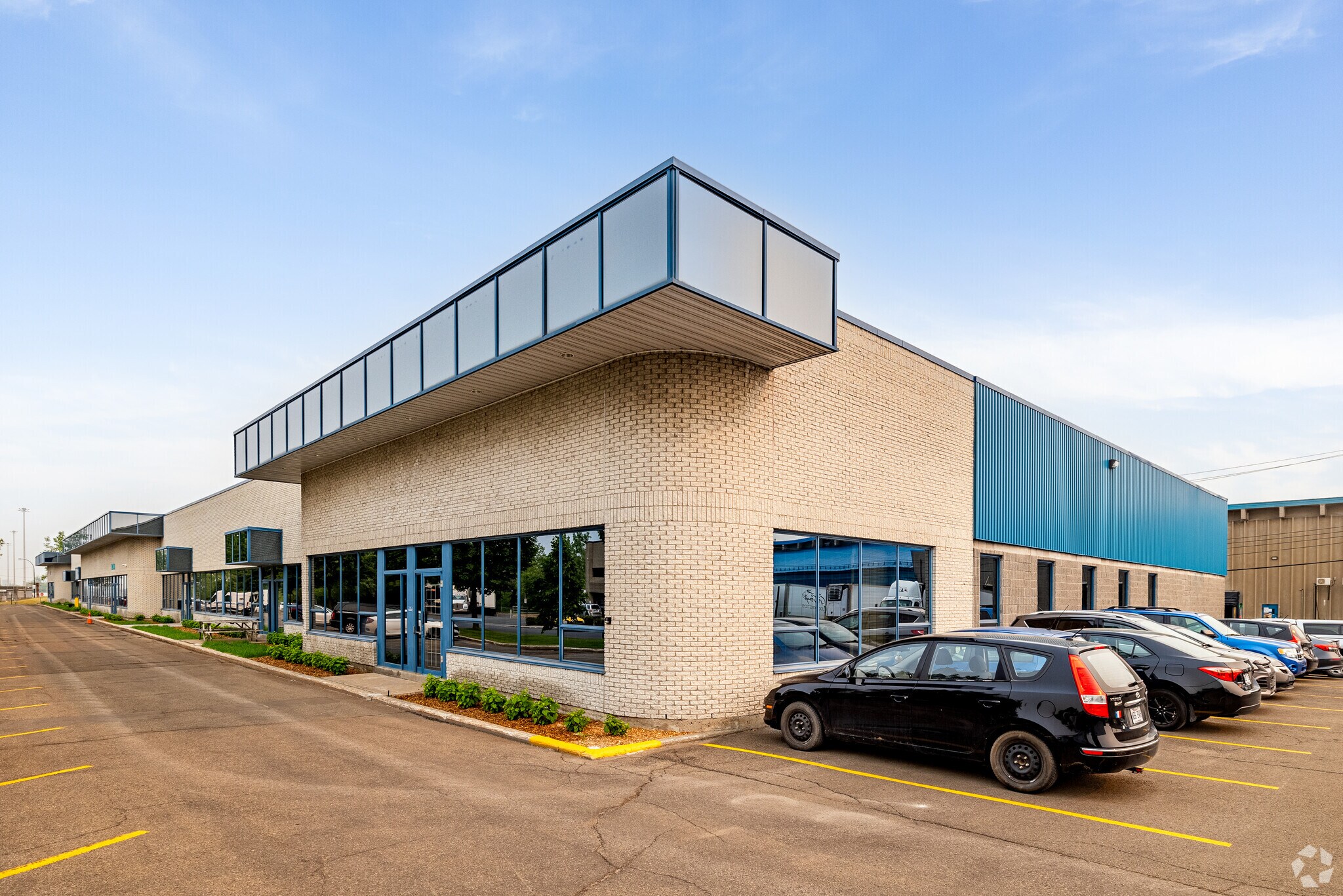 8453-8487 Av Albert-Louis-Van Houtte, Montréal, QC for sale Building Photo- Image 1 of 1