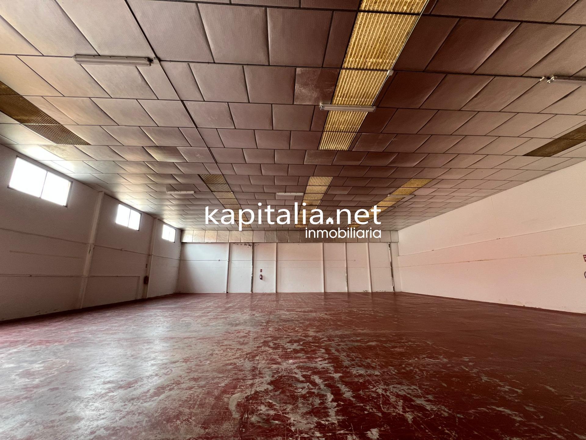 Industrial in Valencia de Alcántara for lease Building Photo- Image 1 of 7