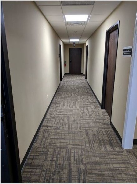 28116 Orchard Lake Rd, Farmington Hills, MI for lease - Interior Photo - Image 3 of 8