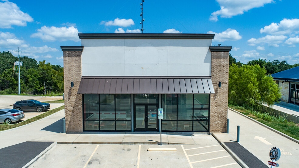 2241 E Austin St, Giddings, TX for lease - Building Photo - Image 1 of 5