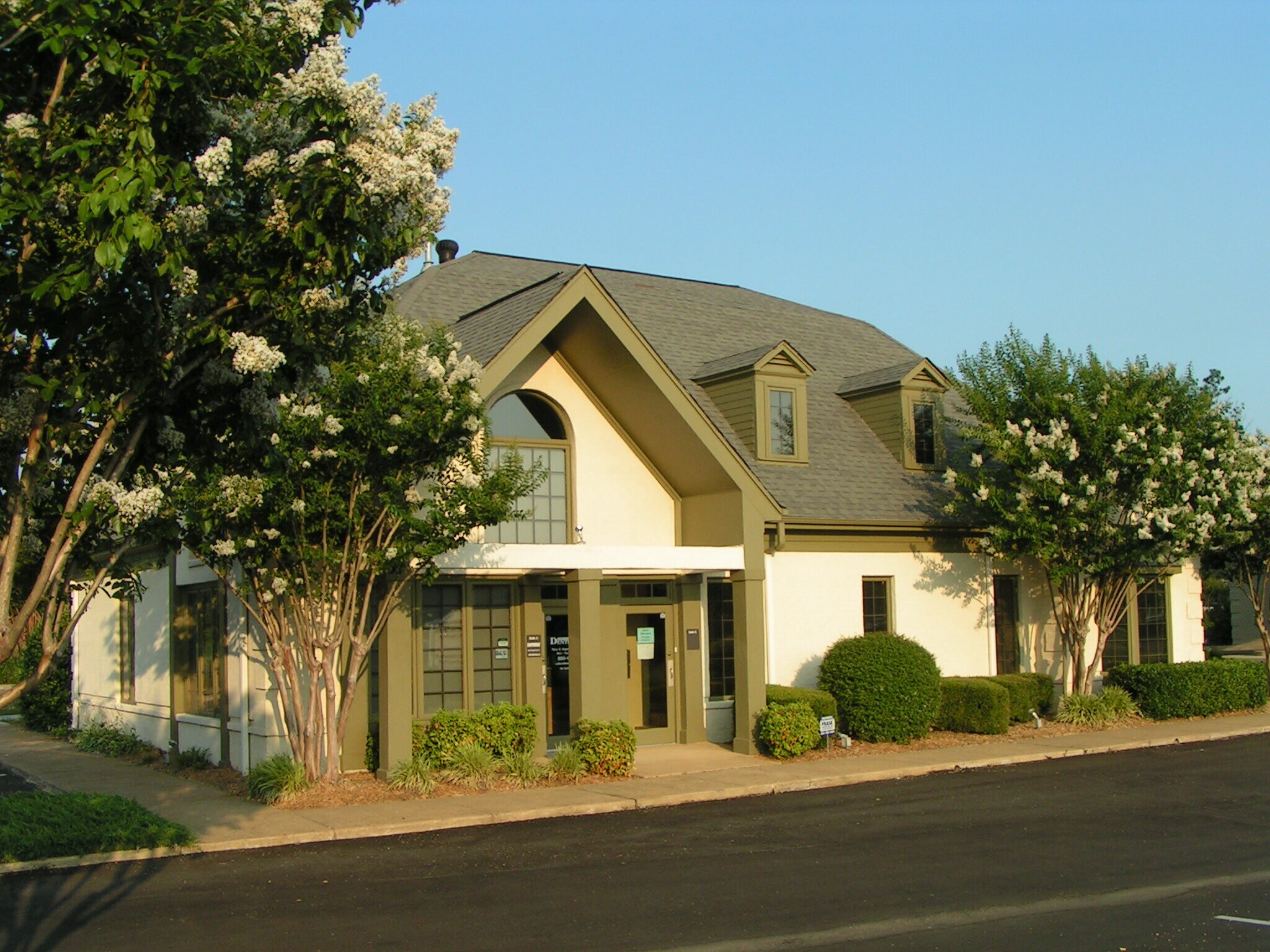 242 Poplar View Pky, Collierville, TN for lease Building Photo- Image 1 of 3