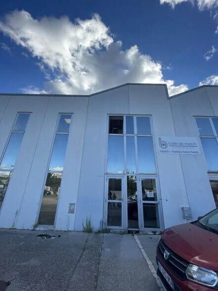 Office in Aubagne for sale - Building Photo - Image 2 of 11