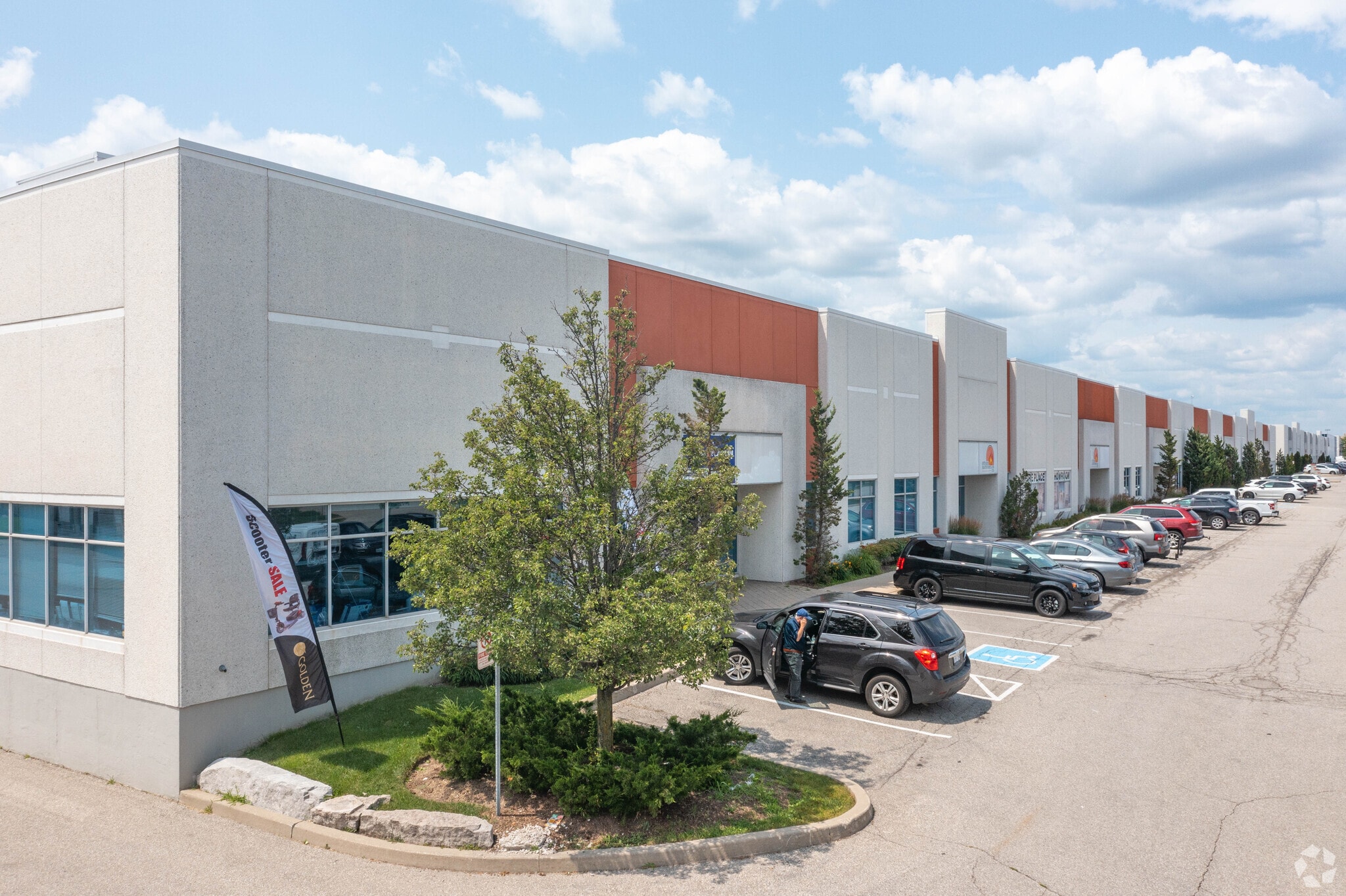 3600A Laird Rd, Mississauga, ON for lease Primary Photo- Image 1 of 5