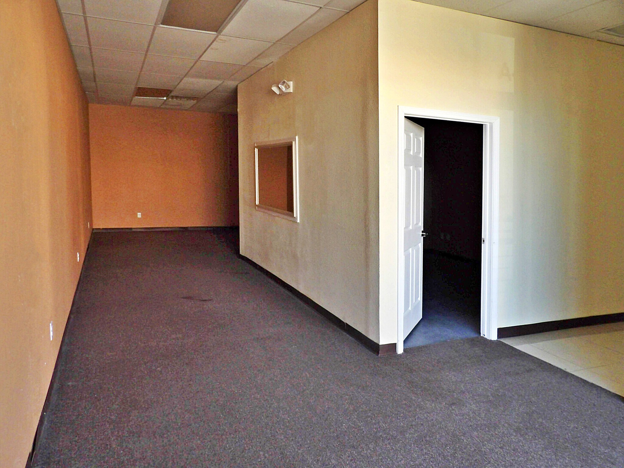 11890 Vista del Sol Dr, El Paso, TX for lease Interior Photo- Image 1 of 5