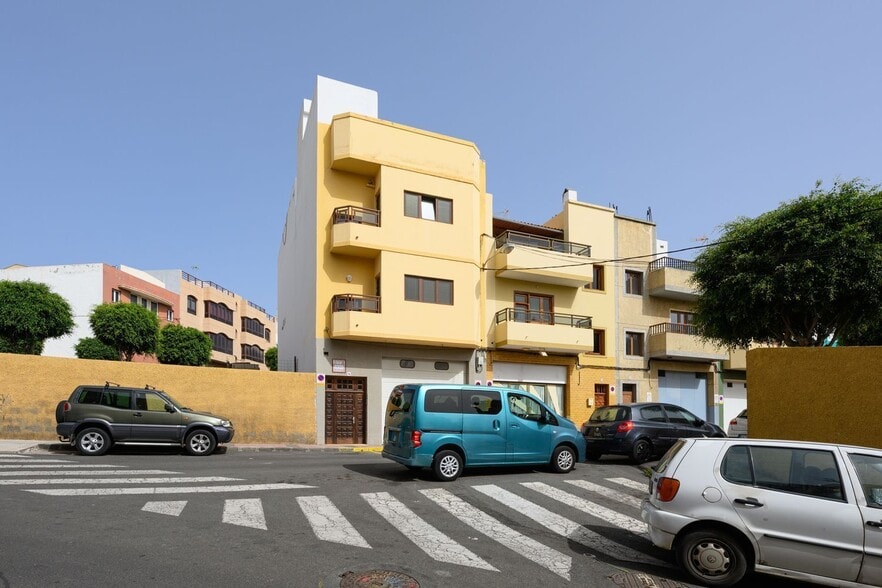 Calle Profesor Ortega Moreno, 22, Telde, Las Palmas for sale - Building Photo - Image 3 of 78