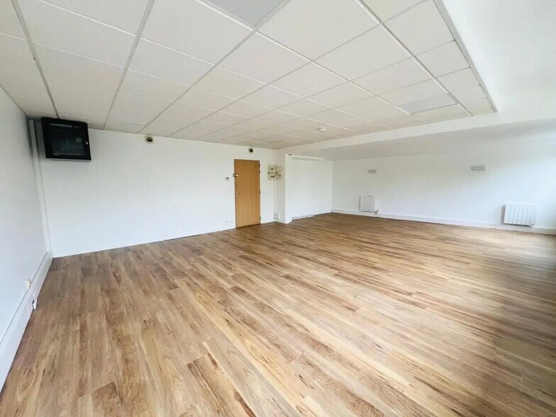 Office in Voisins-le-Bretonneux for lease - Interior Photo - Image 3 of 12