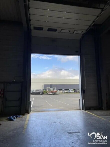 Flex in Le Cellier for lease - Interior Photo - Image 2 of 10