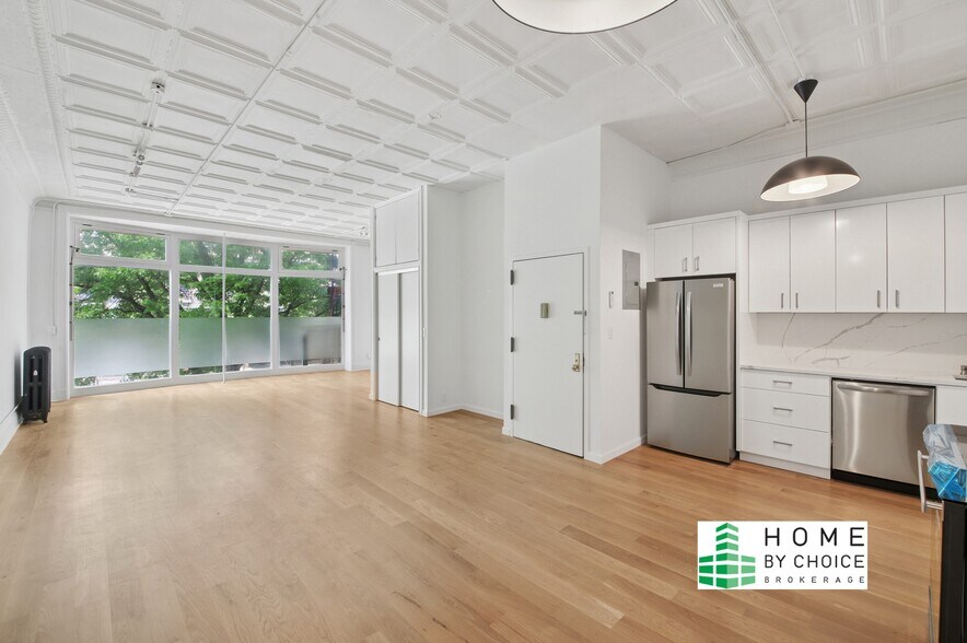 130 Broadway, Brooklyn, NY for sale - Primary Photo - Image 1 of 1