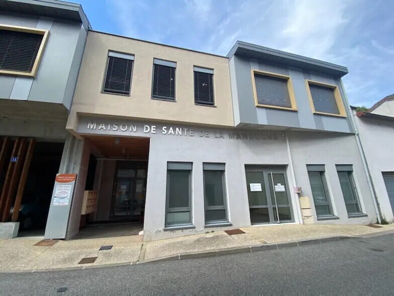 Office in Saint-Rambert-en-Bugey for lease - Building Photo - Image 2 of 4