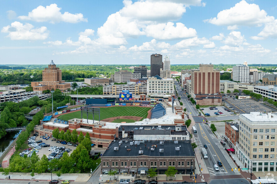 388 S Main St, Akron, OH for lease - Building Photo - Image 3 of 6