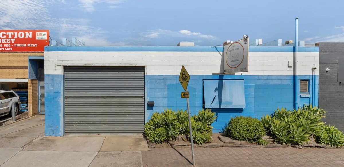 43 Raglan Ave, EDWARDSTOWN for lease Primary Photo- Image 1 of 2
