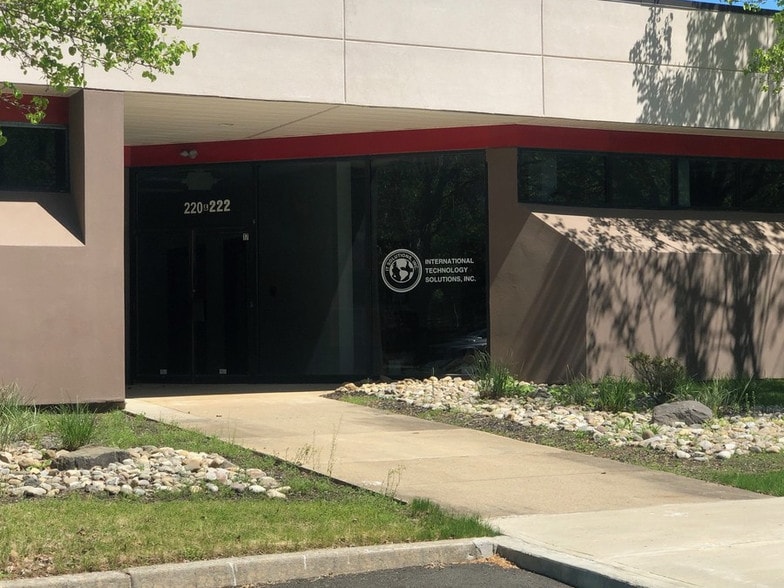 2000 Cornwall Rd, Monmouth Junction, NJ for sale - Building Photo - Image 3 of 15