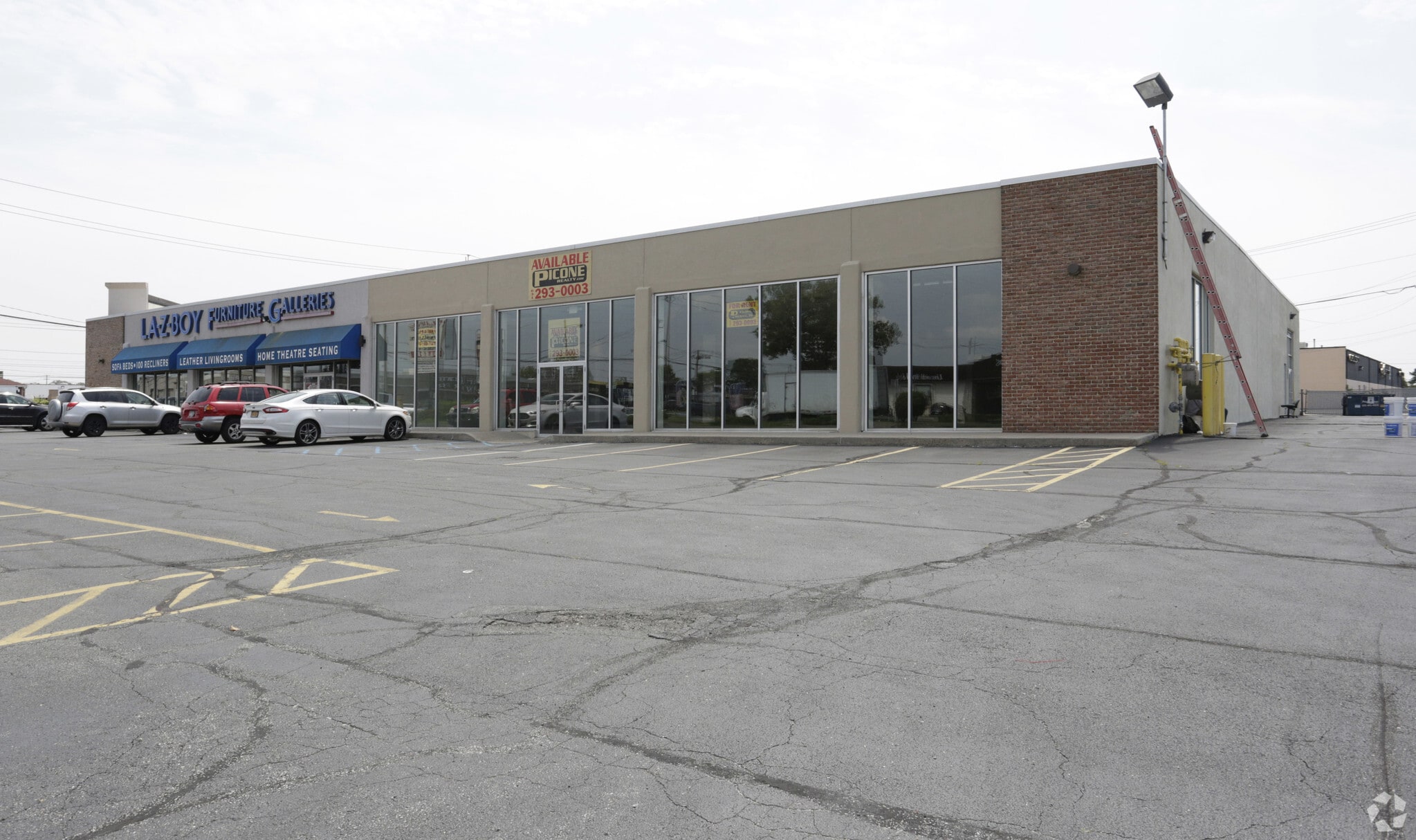 1644 Broadhollow Rd, Farmingdale, NY 11735