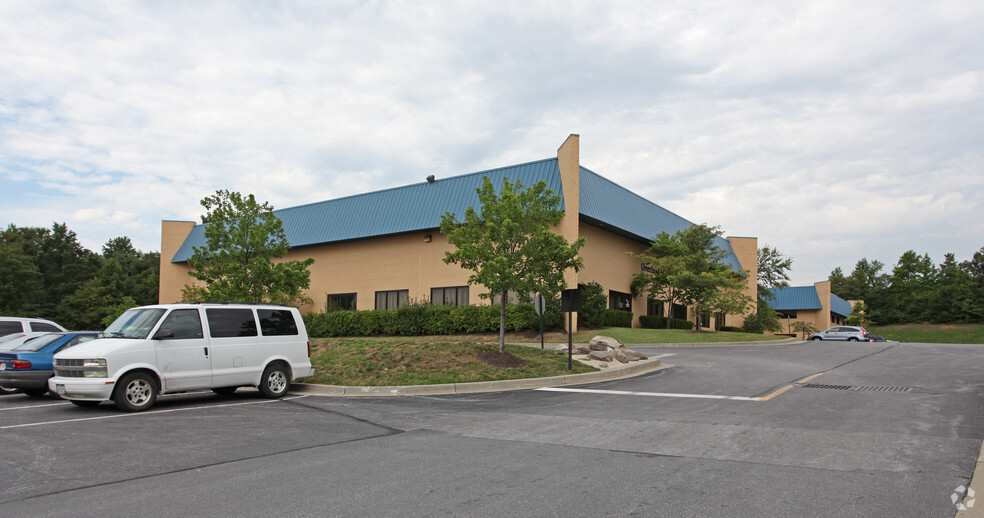 713 E Ordnance Rd, Baltimore, MD for lease - Building Photo - Image 1 of 10