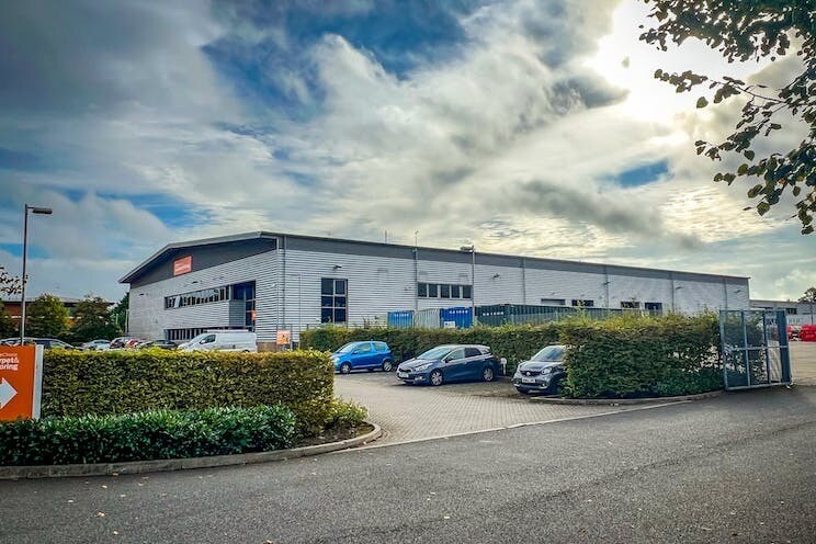 100 Stanhope Rd, Camberley for sale - Building Photo - Image 1 of 1