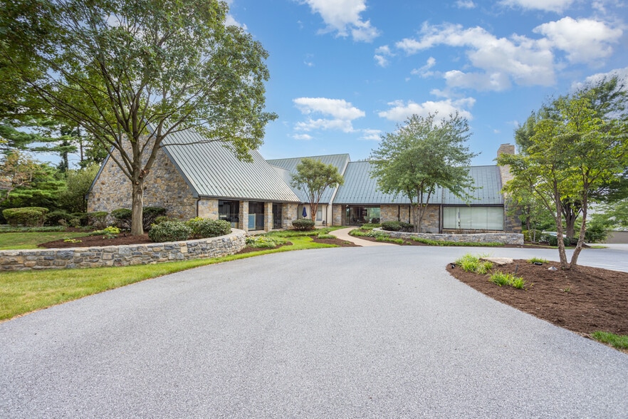 1910 Harrington Dr, Lancaster, PA for sale - Building Photo - Image 3 of 32