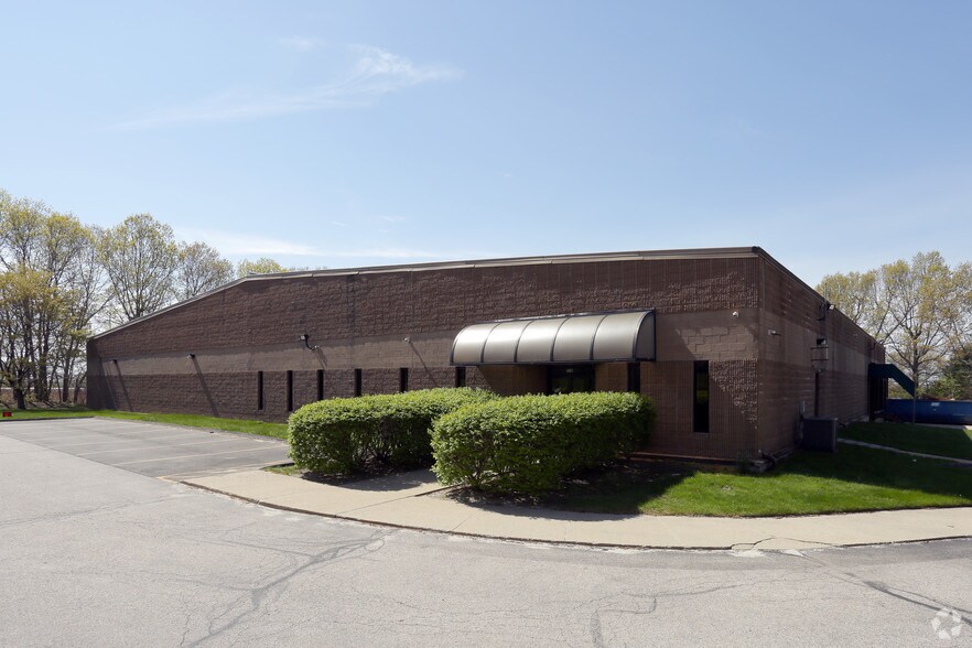 718 Park East Dr, Woonsocket, RI 02895