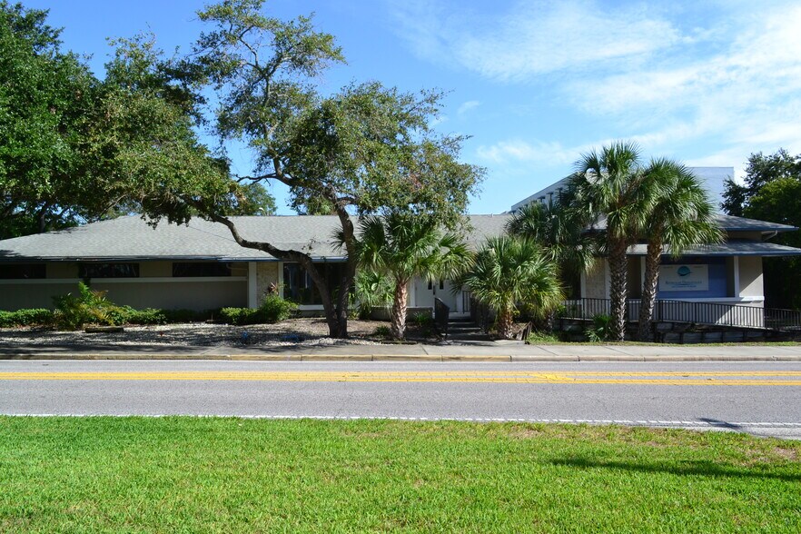 1122 Druid Rd E, Clearwater, FL for sale - Building Photo - Image 1 of 1