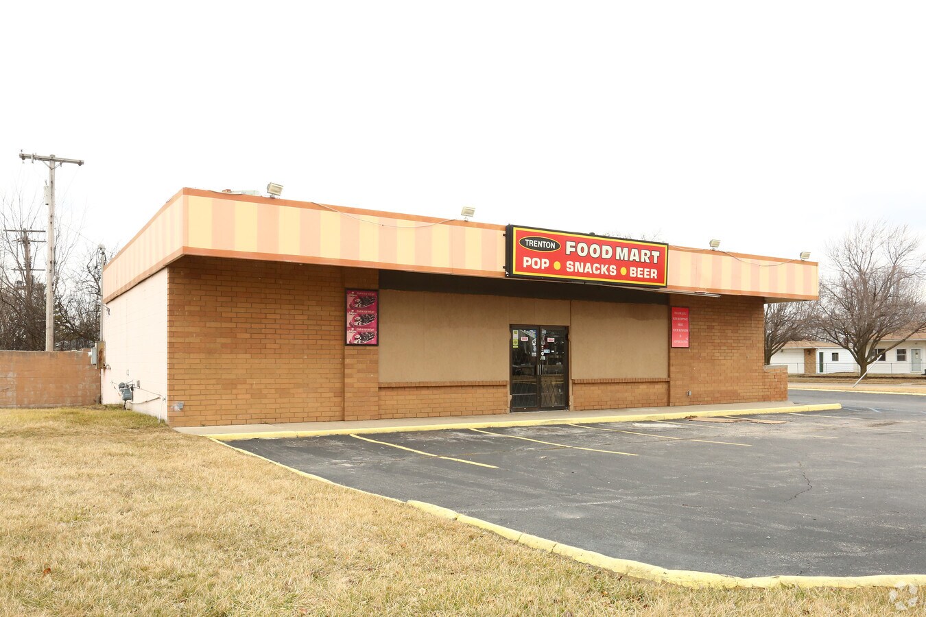 3720 Fort St, Trenton, MI 48183