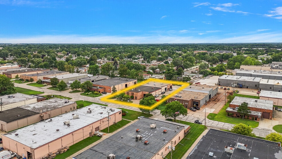 34195 Riviera Dr, Fraser, MI for lease - Building Photo - Image 3 of 3