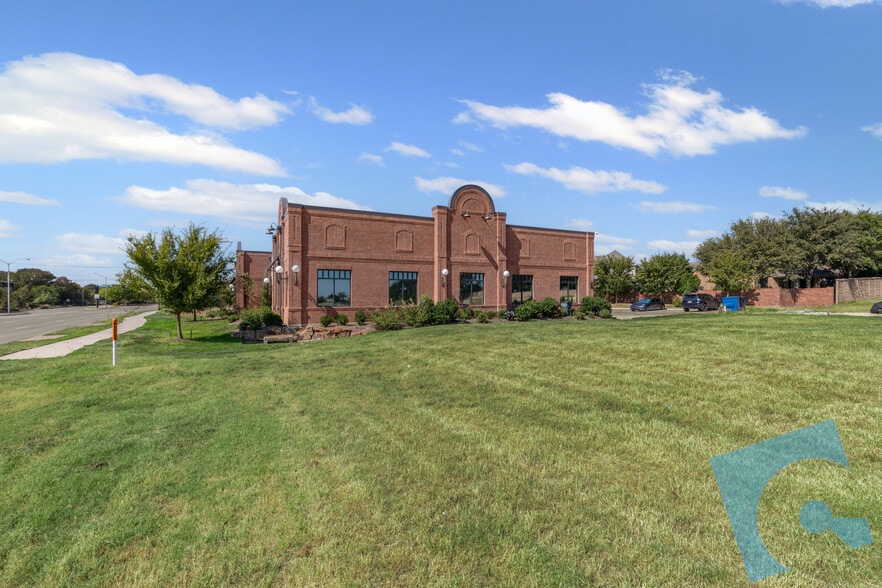 8913 Mid Cities Blvd, North Richland Hills, TX for lease - Building Photo - Image 2 of 12