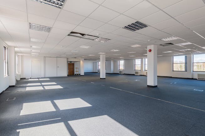 2 Station Rd, Swindon for lease - Interior Photo - Image 2 of 10