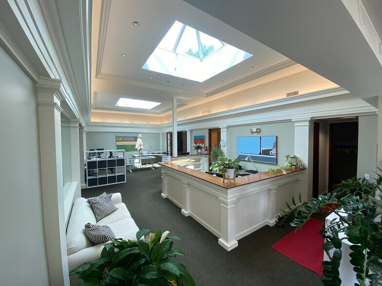 56 Winthrop St, Concord, MA 01742