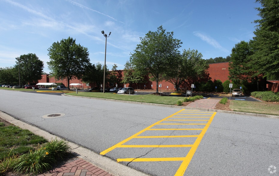 1700 Belle Meade Ct, Lawrenceville, GA for lease - Primary Photo - Image 1 of 6