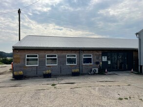 Bentworth Rd, Lasham for lease Building Photo- Image 2 of 10