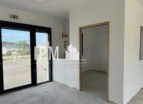 Retail in LANÇON-PROVENCE for lease - Interior Photo - Image 1 of 4