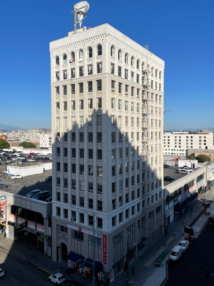 656 S Los Angeles St, Los Angeles, CA for lease - Building Photo - Image 1 of 11