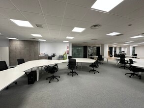 Calle de Manuel Tovar, 49, Madrid, Madrid for lease Interior Photo- Image 2 of 26