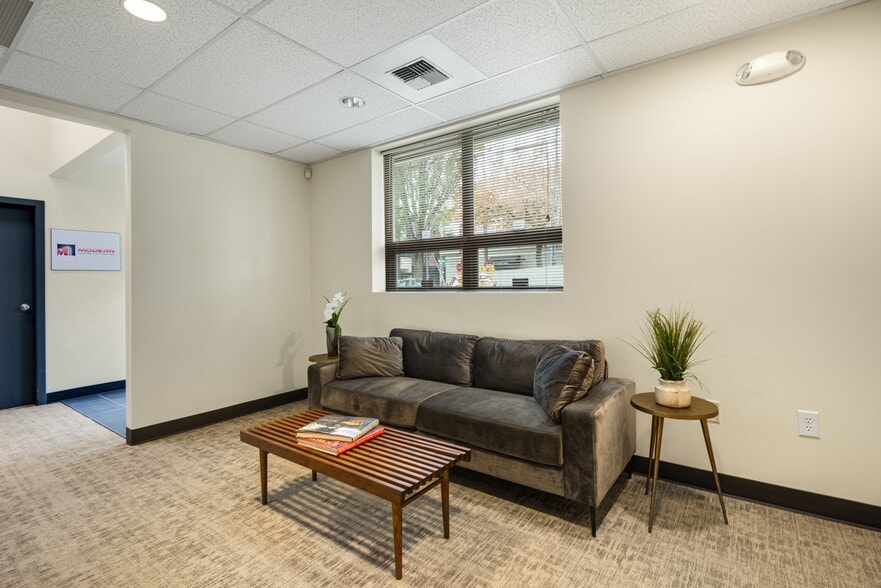 3300 E Union St, Seattle, WA for lease - Lobby - Image 3 of 10