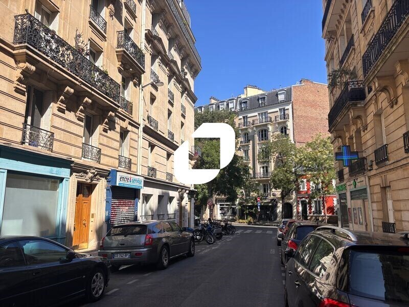 Retail in Paris for lease Building Photo- Image 1 of 3