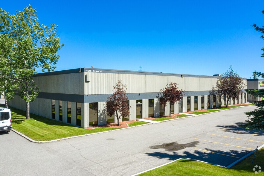 4216 54th Ave SE, Calgary, AB for lease - Primary Photo - Image 1 of 4