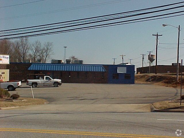 2033 W Green Dr, High Point, NC for sale Building Photo- Image 1 of 1