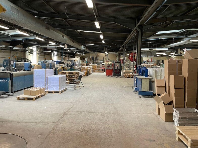 Office in Le Muy for lease - Interior Photo - Image 3 of 7