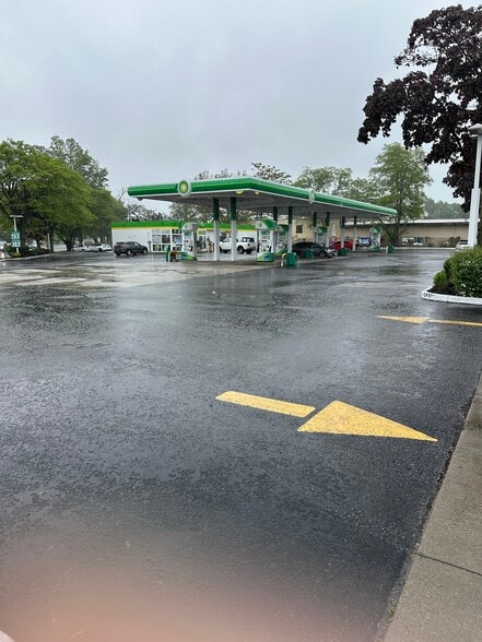 1127 Broadway, Farmingdale, NY for sale - Primary Photo - Image 1 of 14