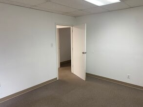 407 Church St NE, Vienna, VA for lease Interior Photo- Image 2 of 6